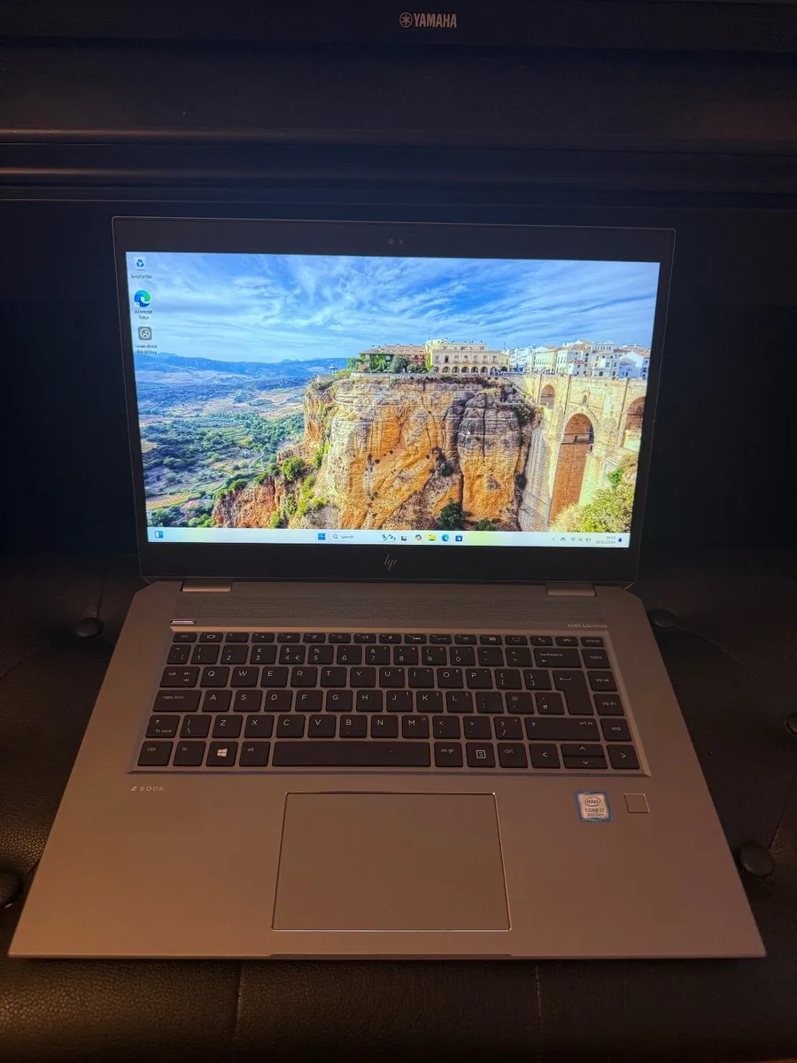 HP ZBook Studio G5 Laptop i7/32GB/512SSD/Nvidia/FH - Image 1