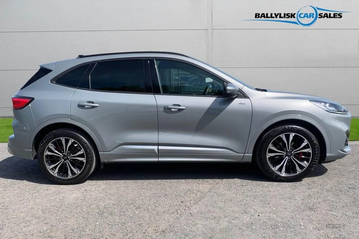 Ford Kuga 2.5h Fhev St-line X Edition in Solar Si - Image 3