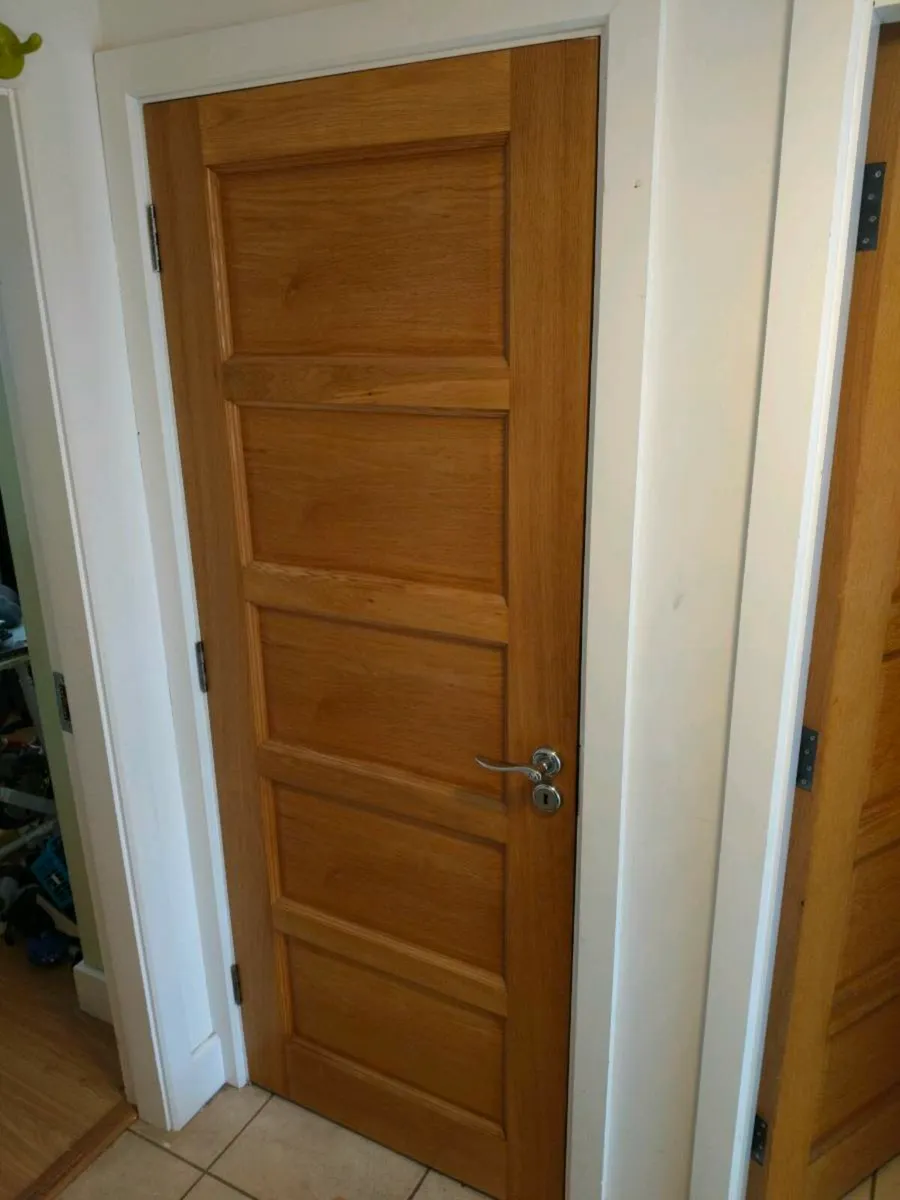 Oak door with painted pine frame and architraves - Image 1