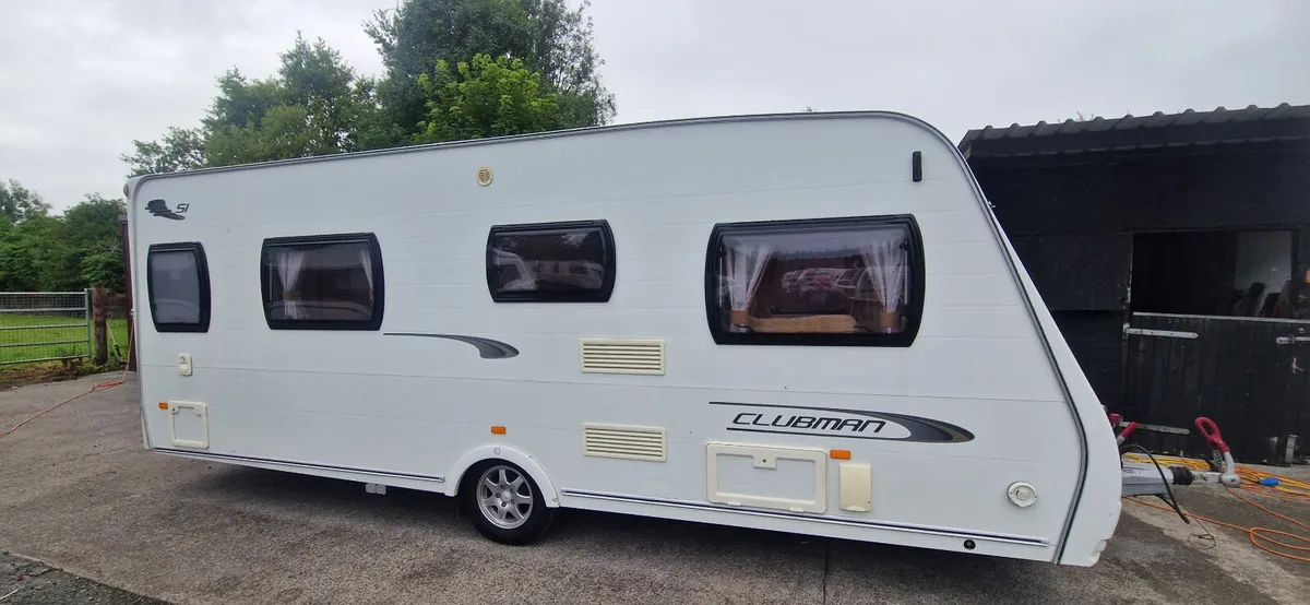 Lunar Clubman island bed caravan - Image 1