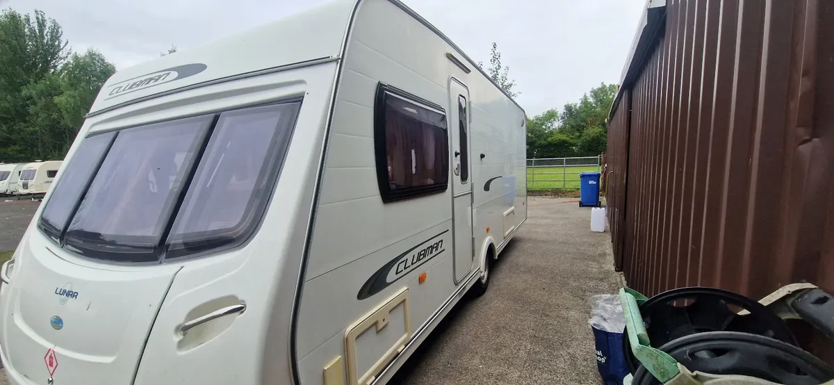 Lunar Clubman island bed caravan - Image 2