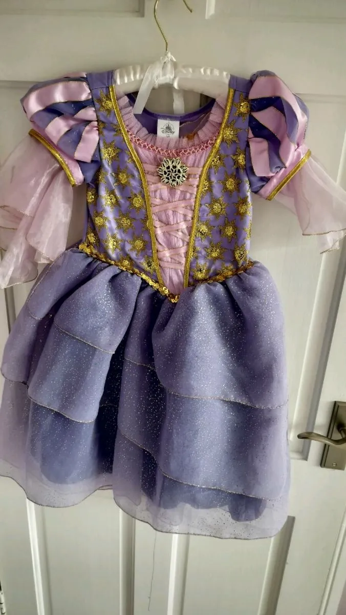 Disney costumes - Image 1