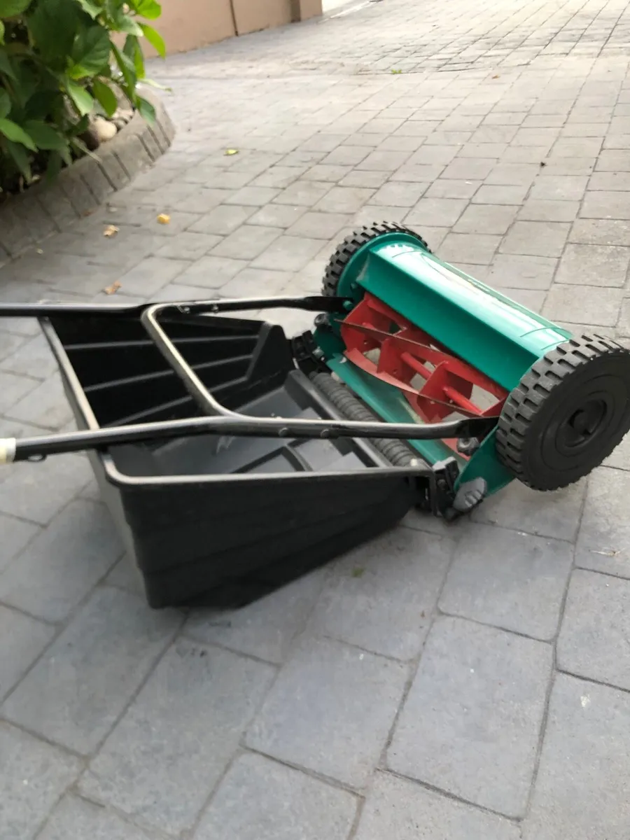 Lawn mower - Image 1