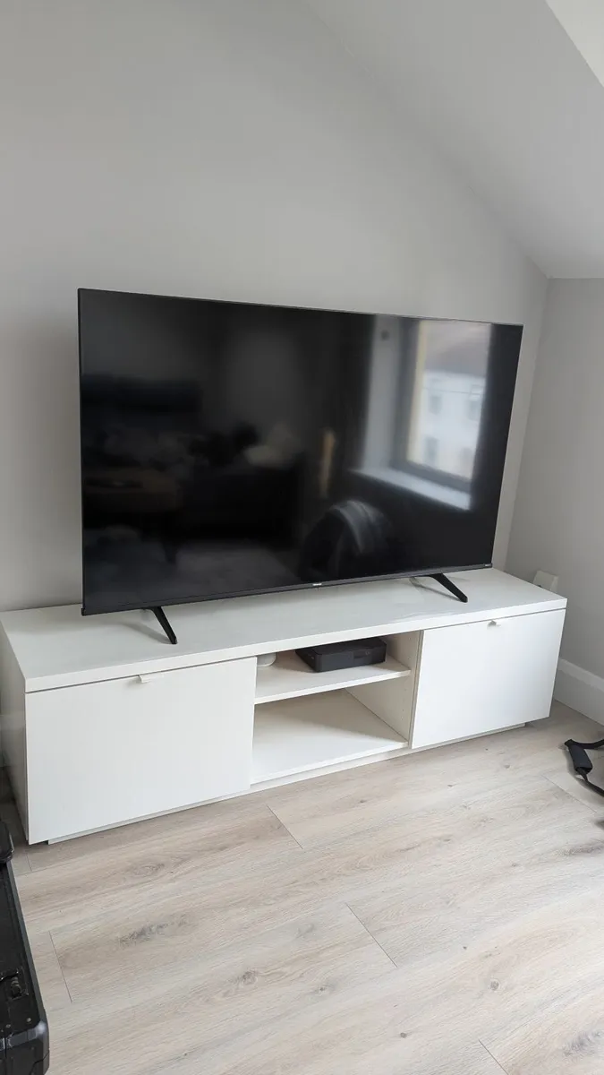 TV Bench