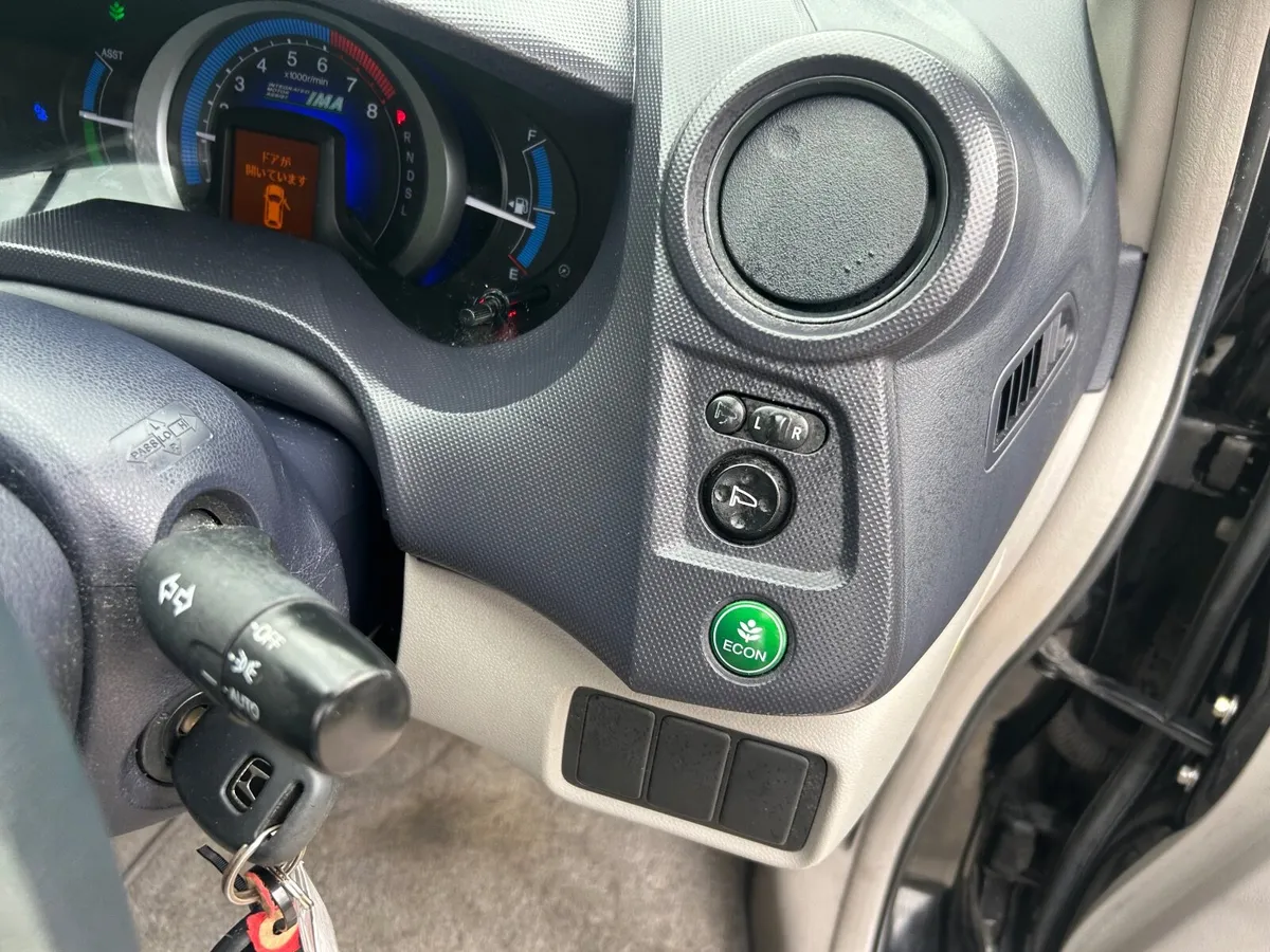 Honda Insight 2009 automatic hybrid - Image 4