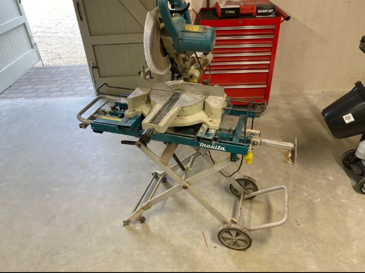 Makita Chop Saw with Stand