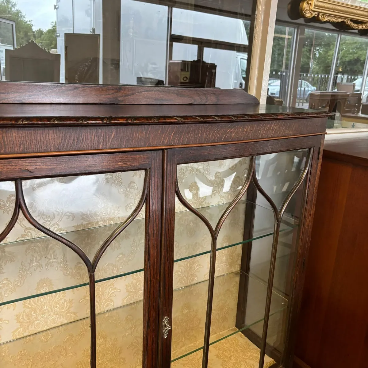 Beautiful antique oak display China cabinet - Image 3