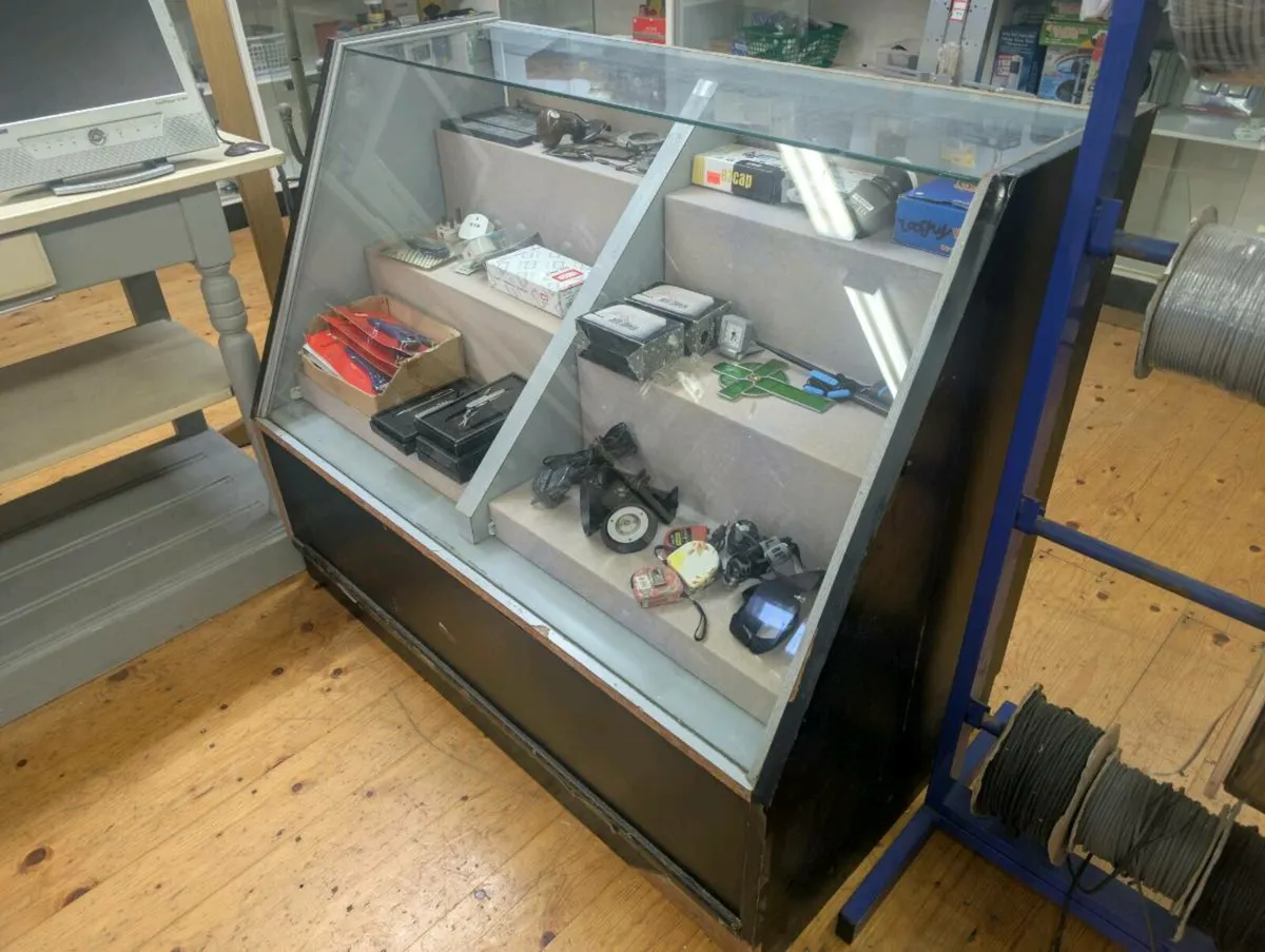 Shop display unit - Image 1