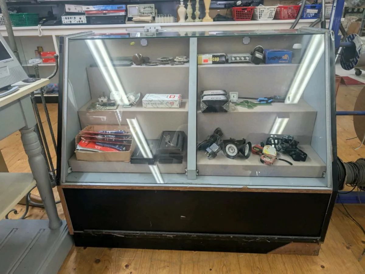 Shop display unit - Image 2
