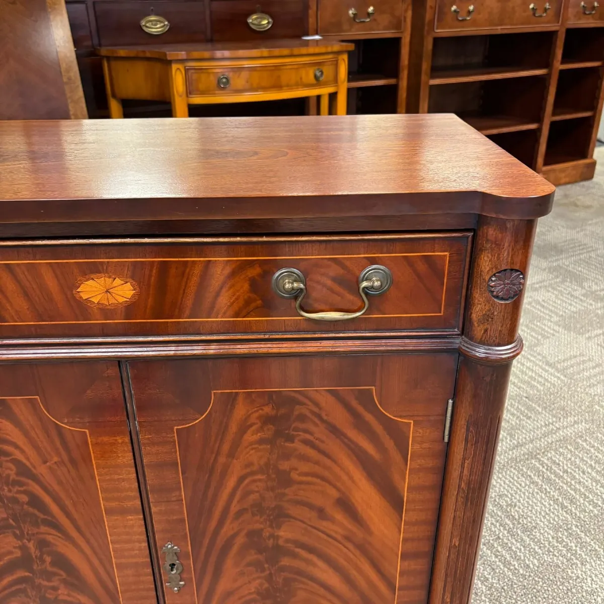 Beautiful mahogany flamed two door sideboard - Image 2