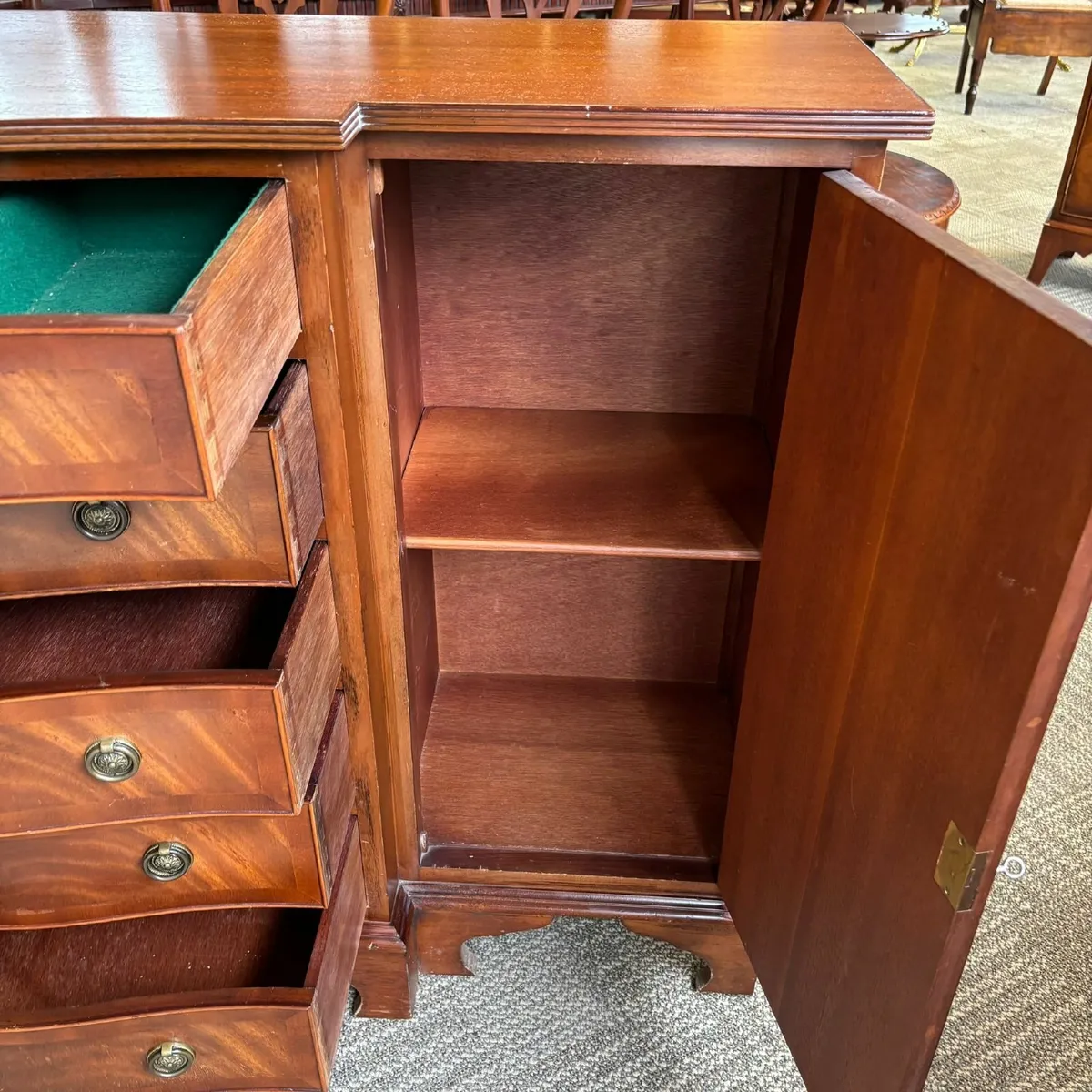 Beautiful mahogany flamed breakfront sideboard - Image 4