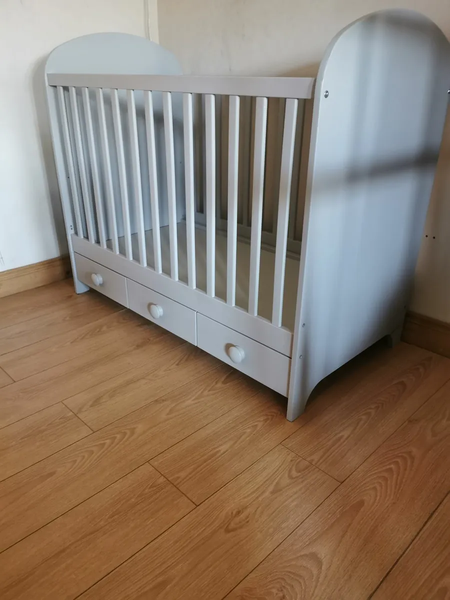 Luxury cot with drawers+Quality mattress - Image 1