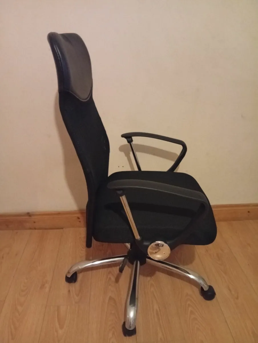 Professional Computer office chair 3months - Image 1