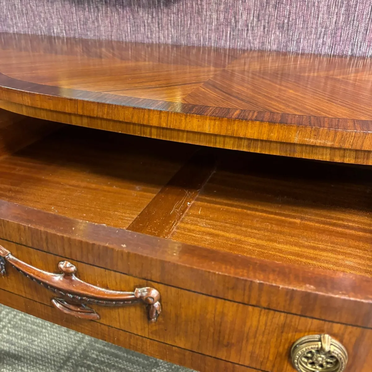 Beautiful mahogany serpentine sideboard - Image 2