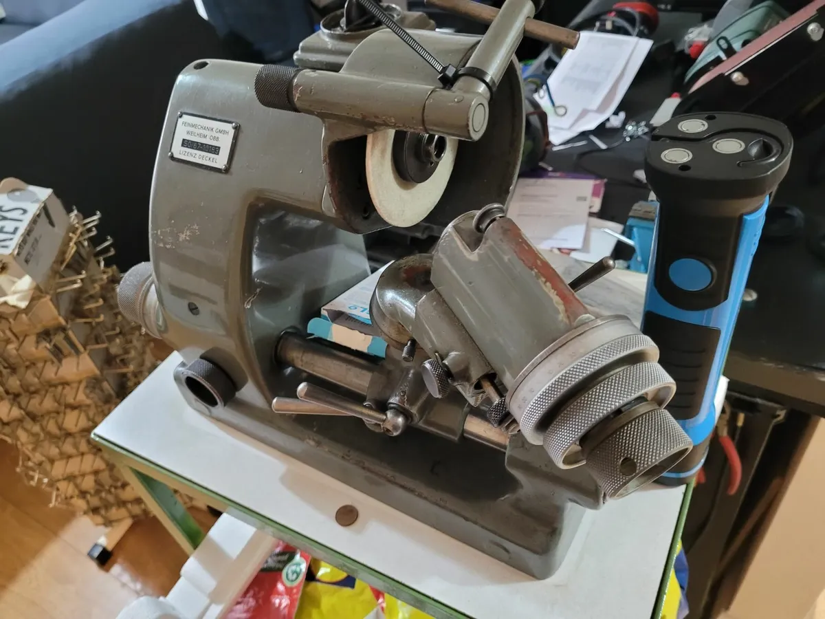 Deckel S0 universal tool grinder - Image 1