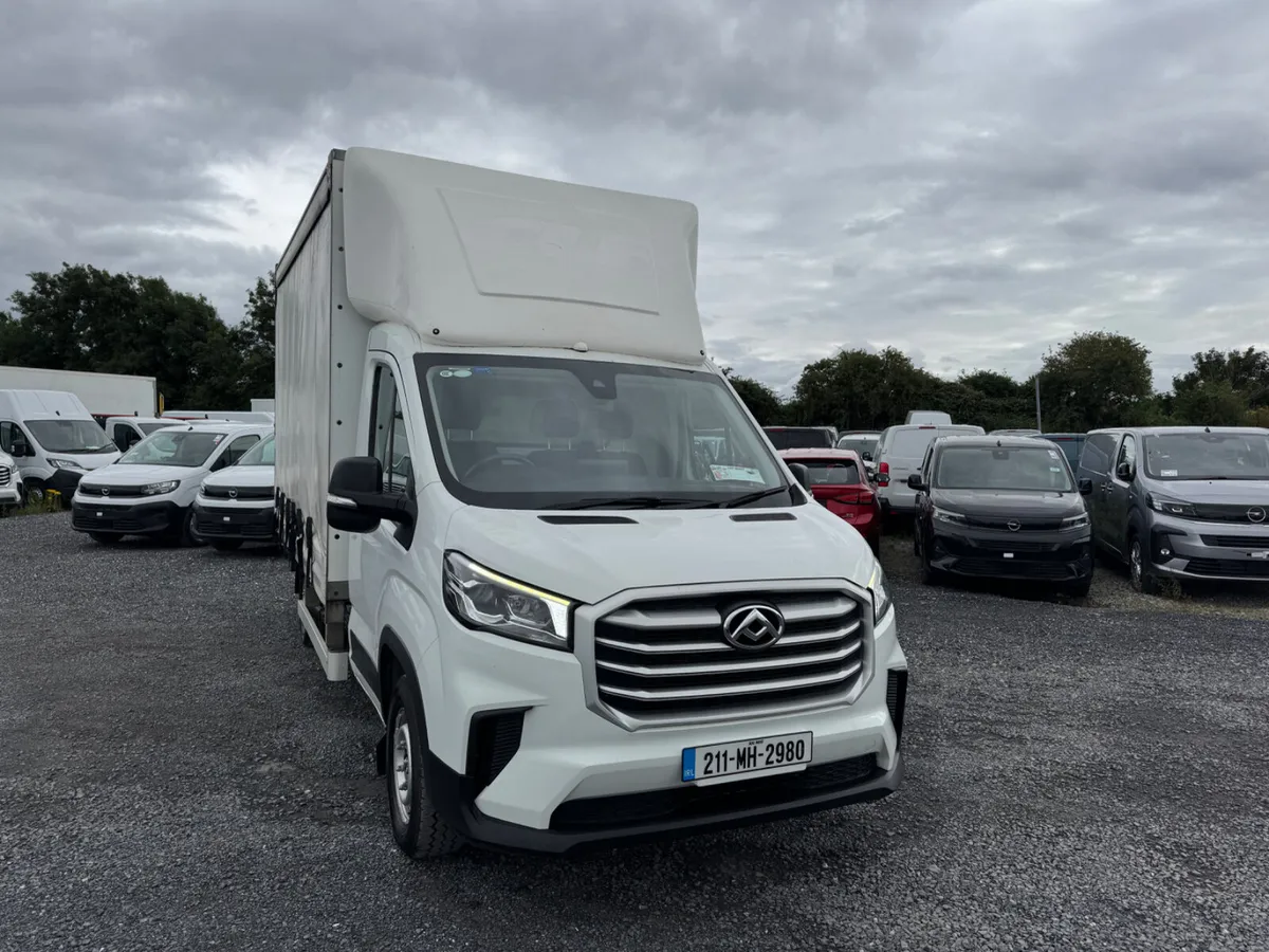 Maxus delivery 9 curtain sider - Image 1