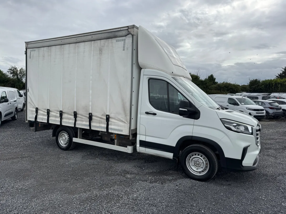 Maxus delivery 9 curtain sider - Image 4