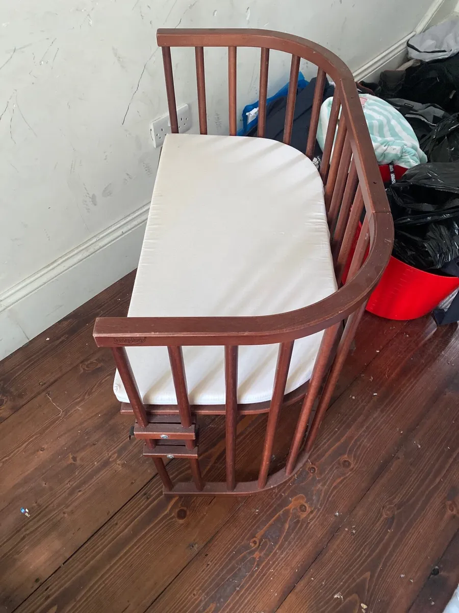 Baby Co sleeper - wood - Image 1