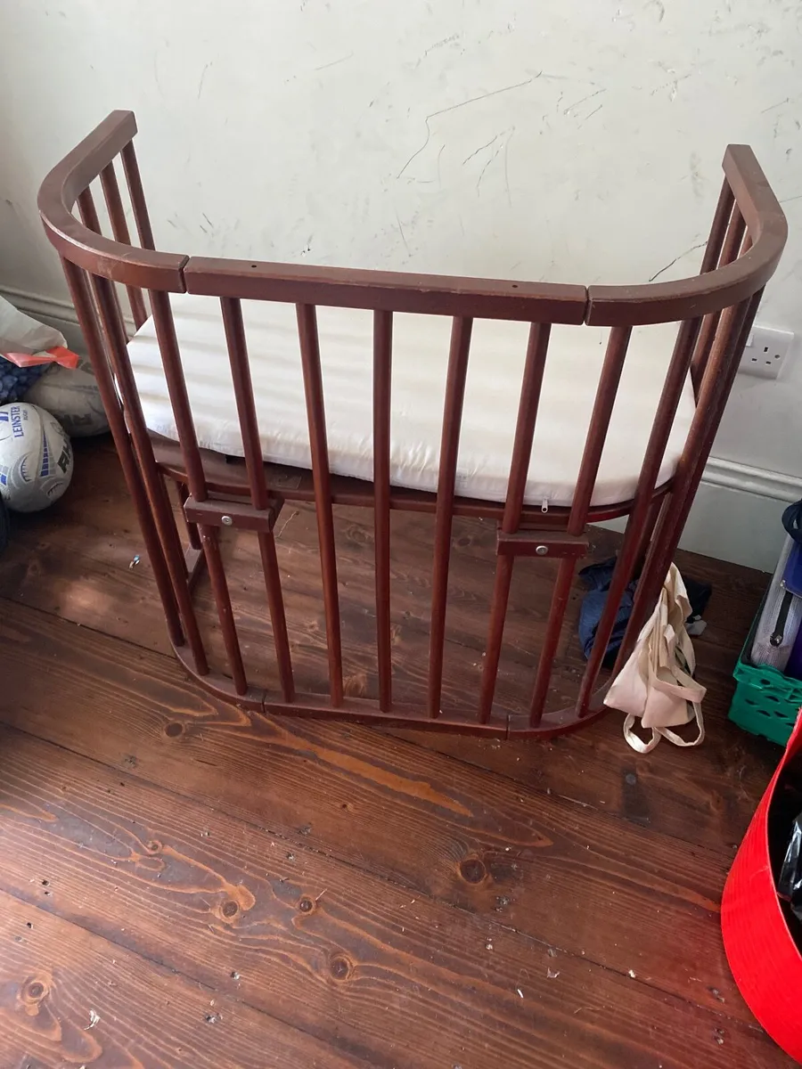 Baby Co sleeper - wood - Image 2