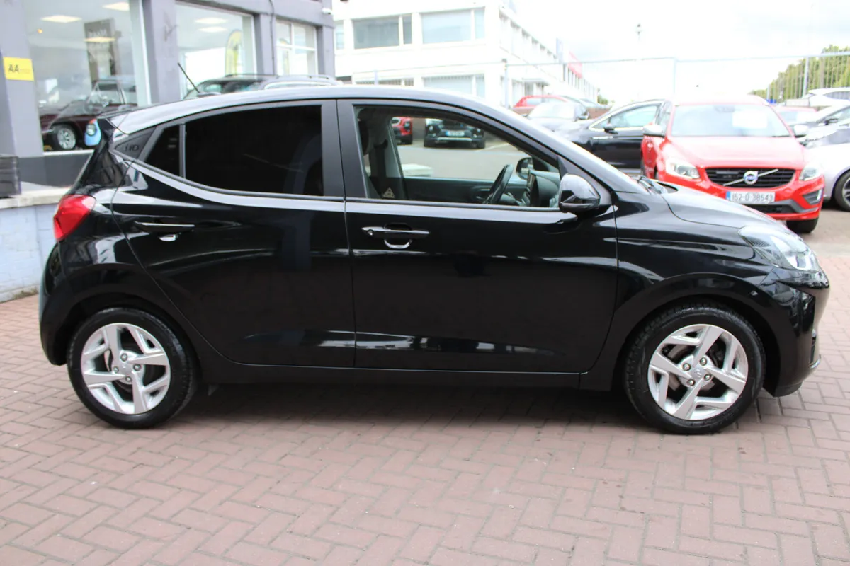HYUNDAI i10 1.0 DELUXE 5DR HATCHBACK PETROL  FINIS - Image 3