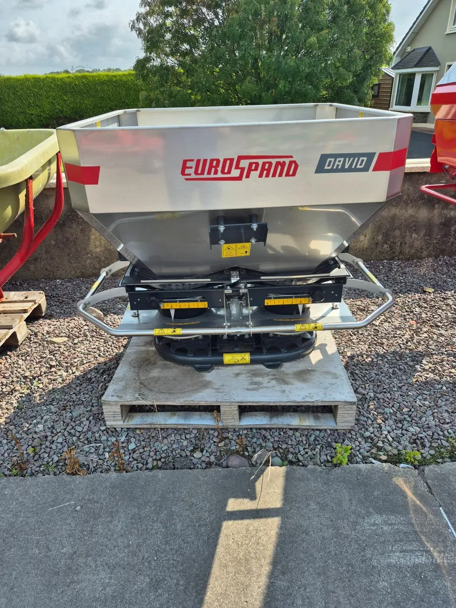 Fertiliser spreader - Image 2