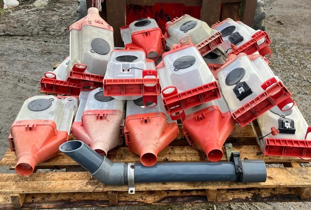 Parlour feeders