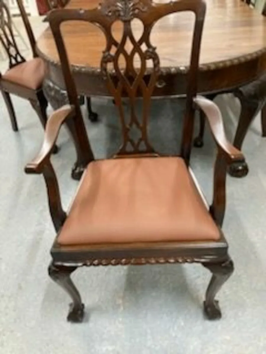Table and Chairs - Image 2
