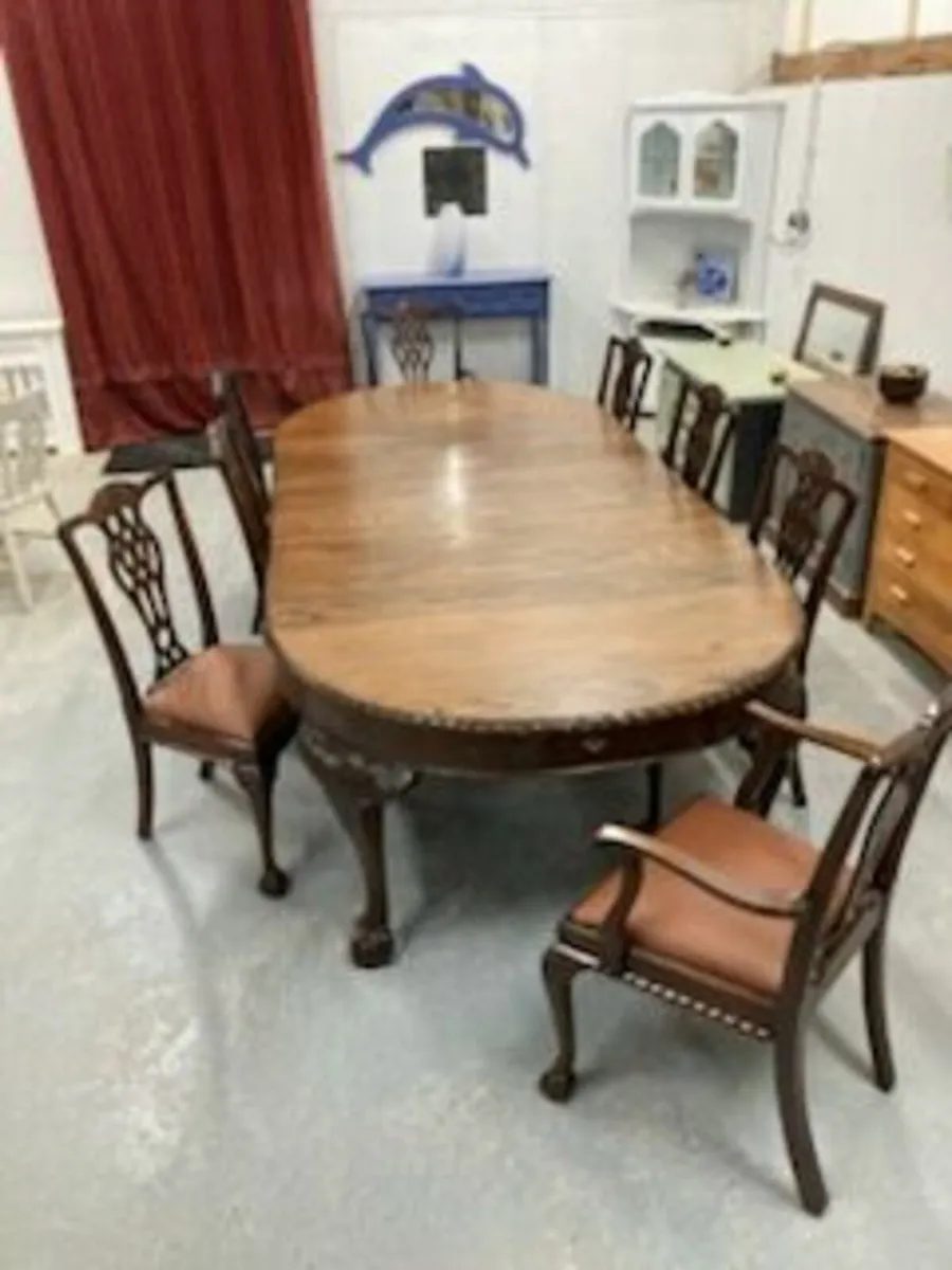 Table and Chairs - Image 4