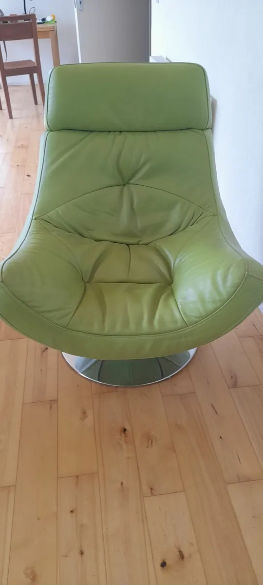 Swivel chair - Image 1