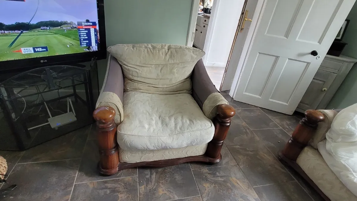 Sofa frame  free for someone to upcycle - Image 1
