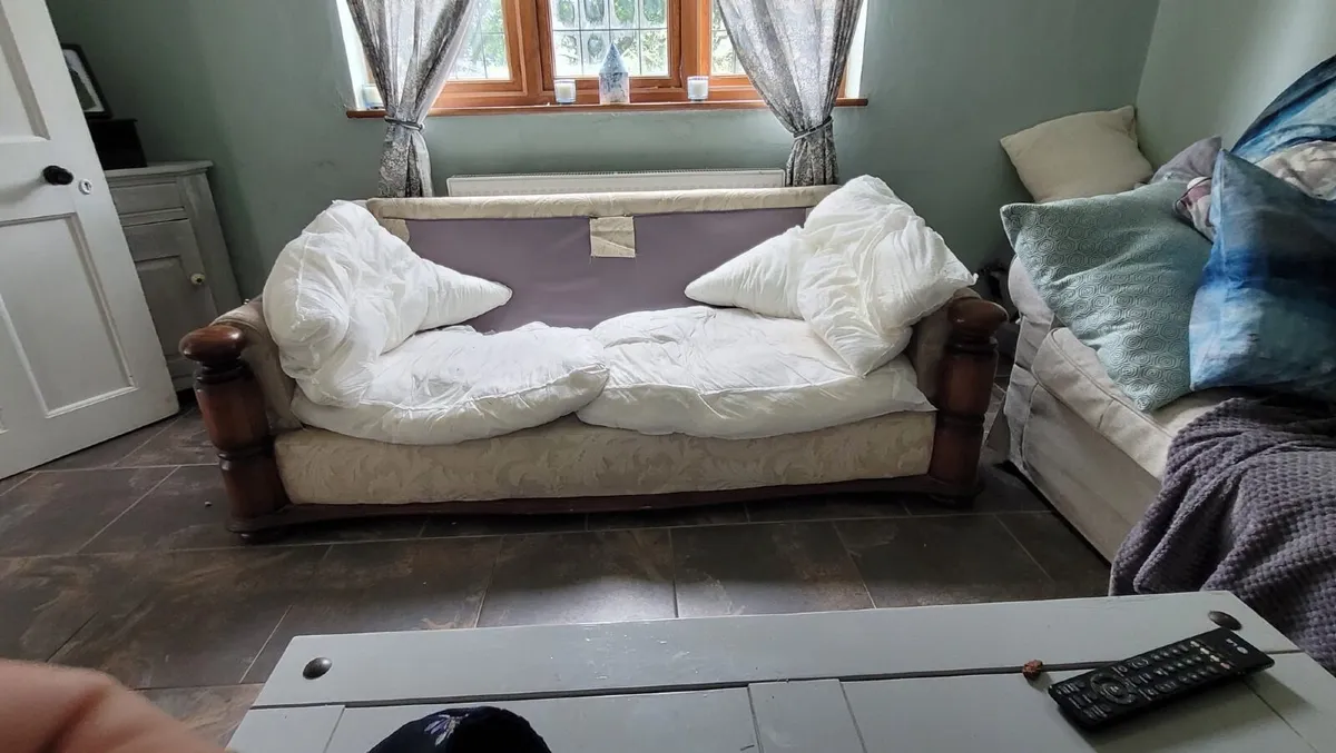 Sofa frame  free for someone to upcycle - Image 3