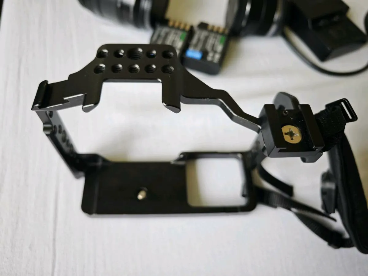 Lumix GH5 and lens - Image 3