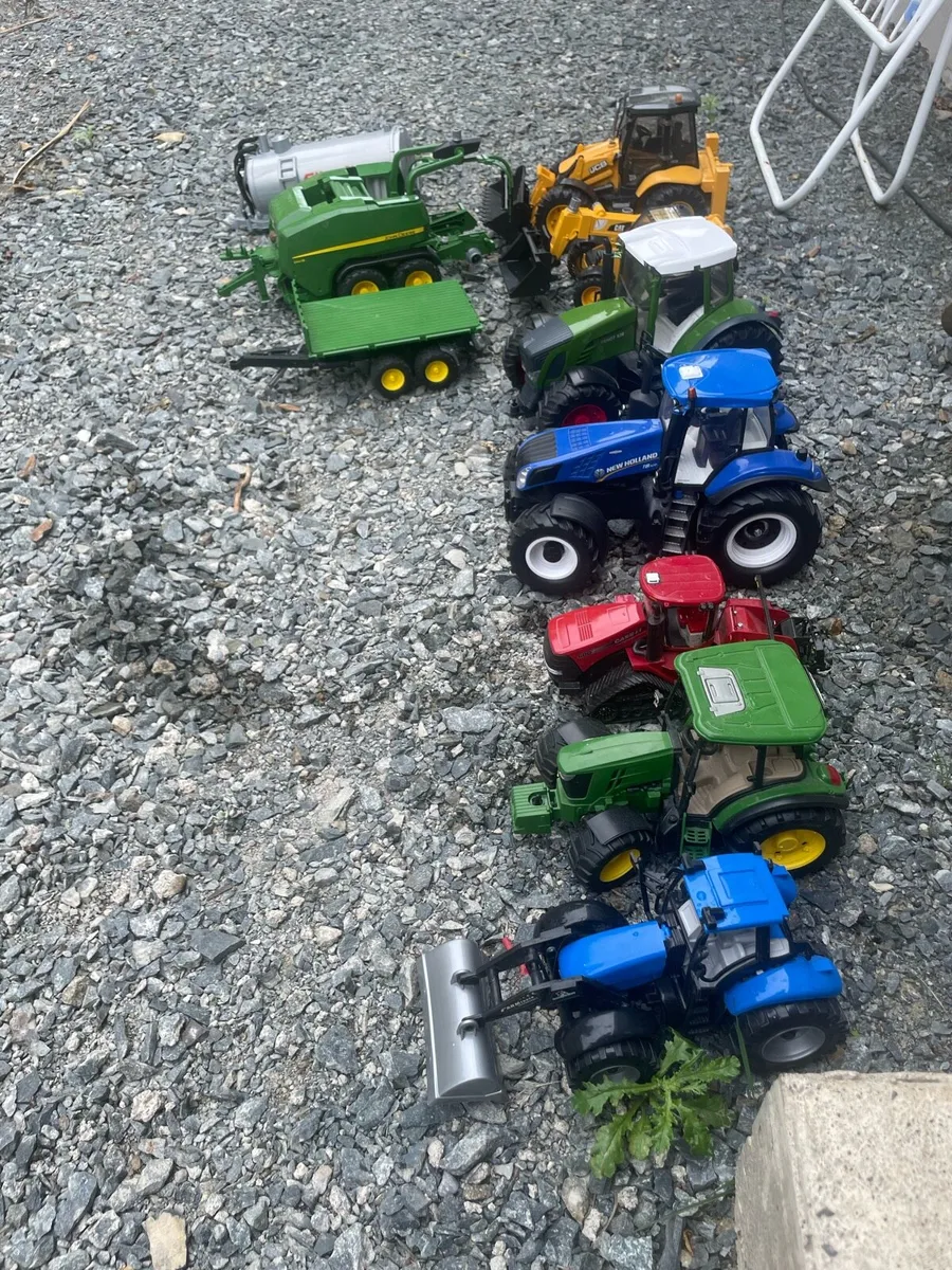 Toy tractors - Image 1