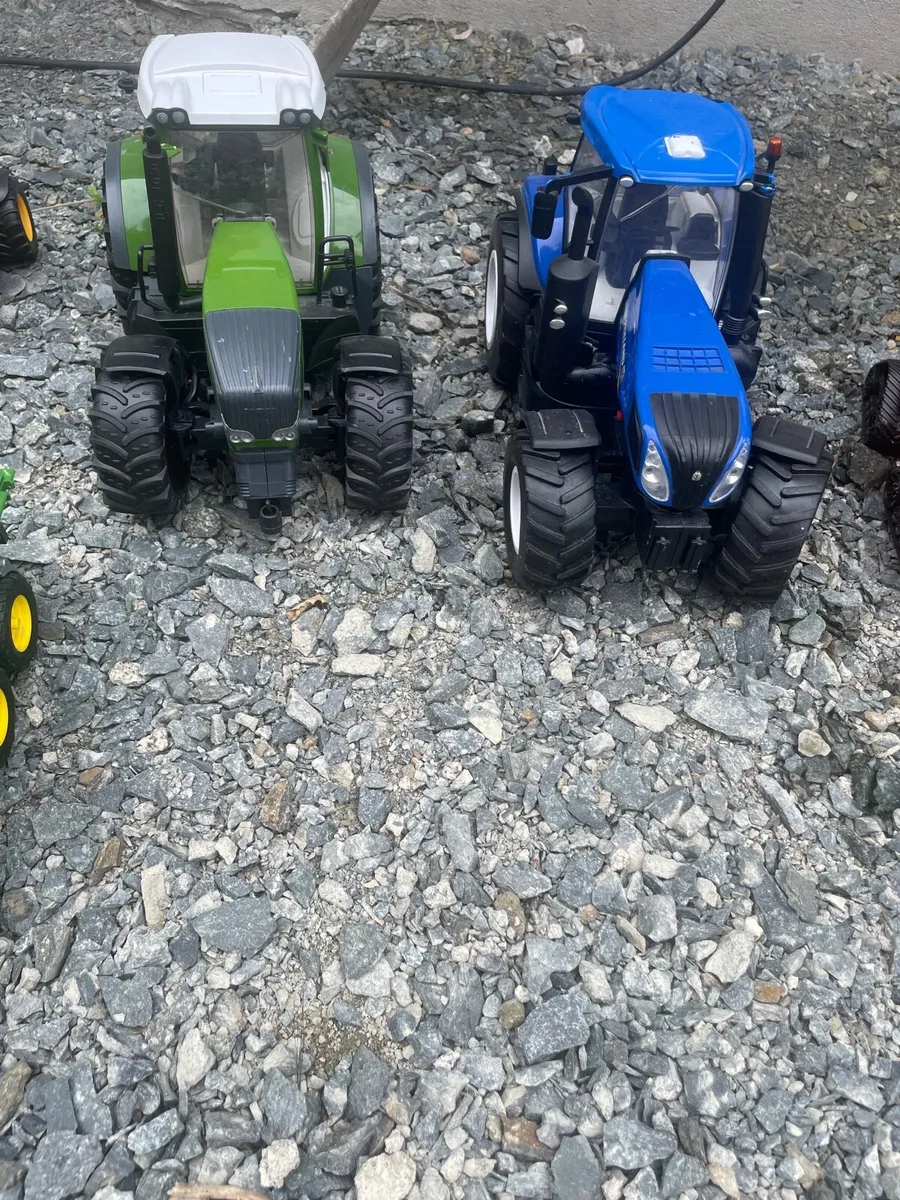 Toy tractors - Image 3