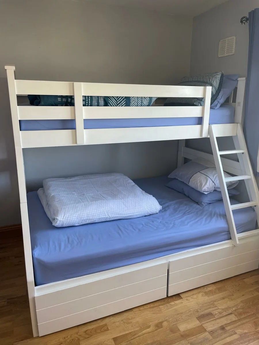 Triple bunk bed - Image 1