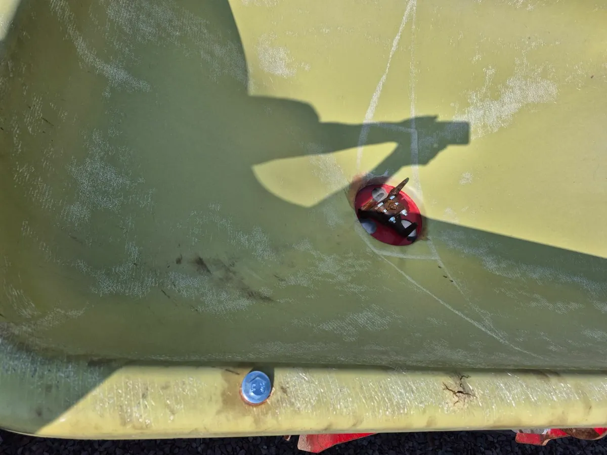 Fertiliser spreader - Image 2