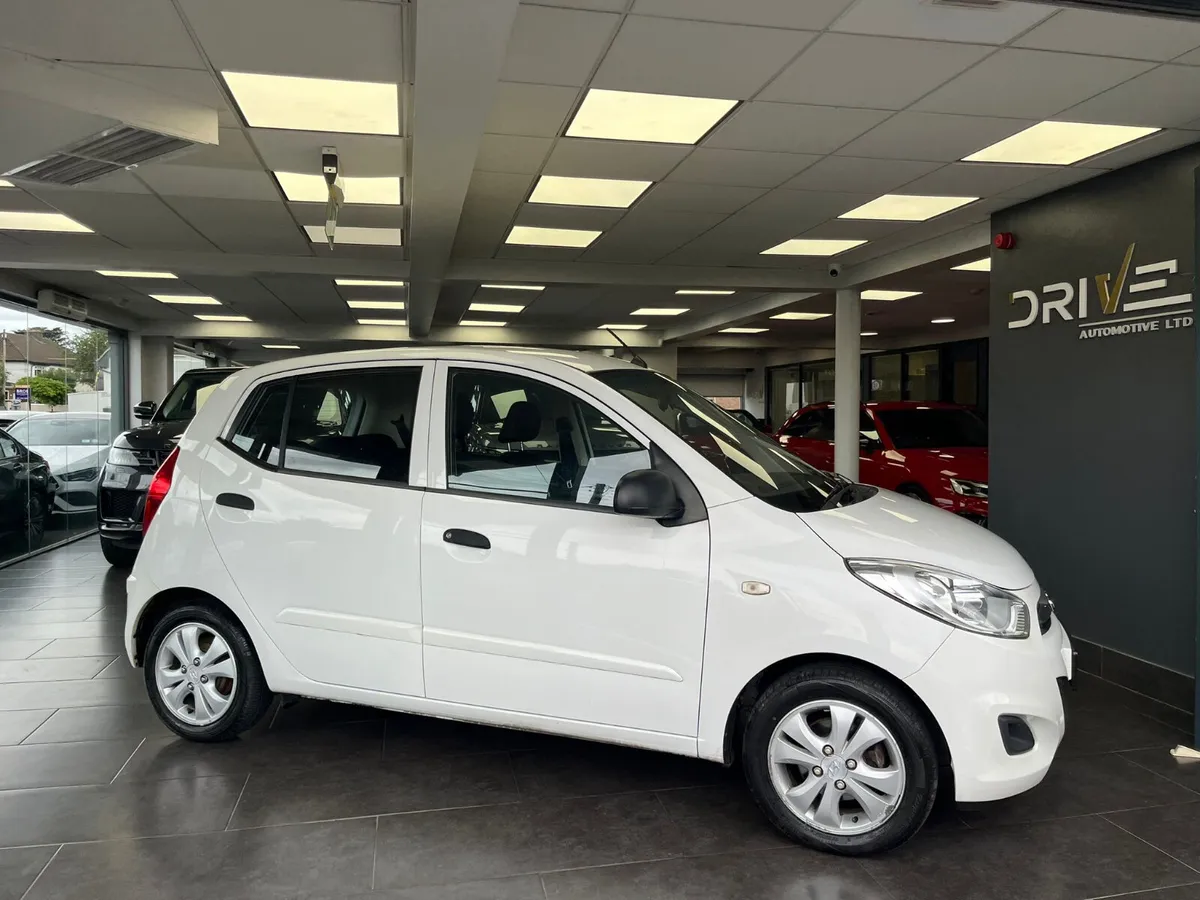 Hyundai i10 2014*** Extremely low kilometers - Image 1