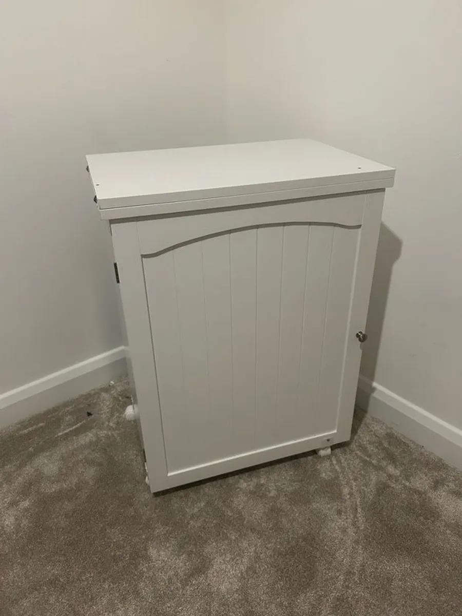 Cabinet/fold out desk - Image 1