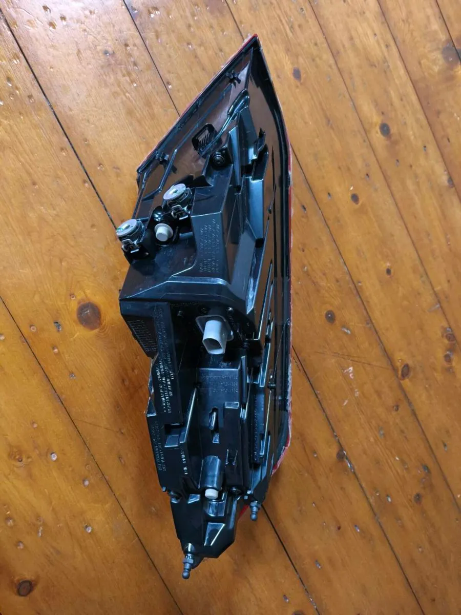 Audi TT MK3 Rear Right Headlight OEM Part - Image 2
