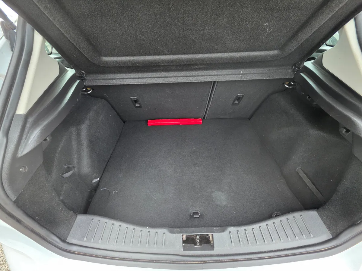 Ford Focus 1.6 Automatic - Image 3