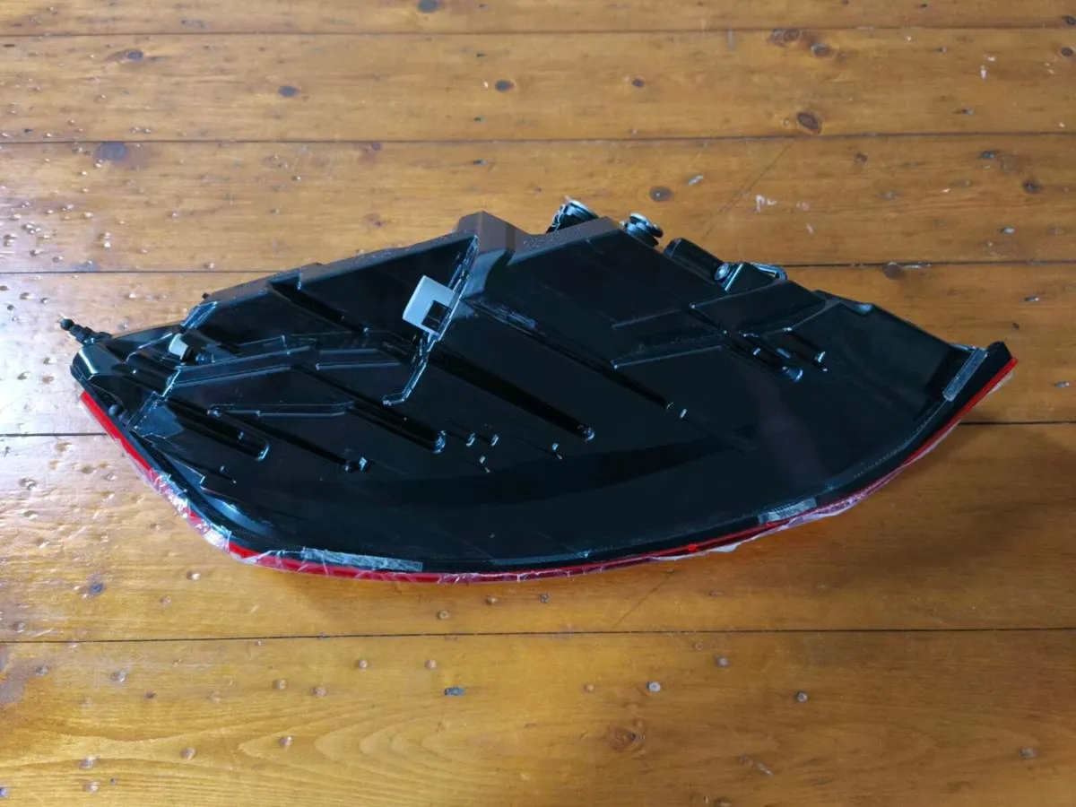 Audi TT MK3 Rear Right Headlight OEM Part - Image 4