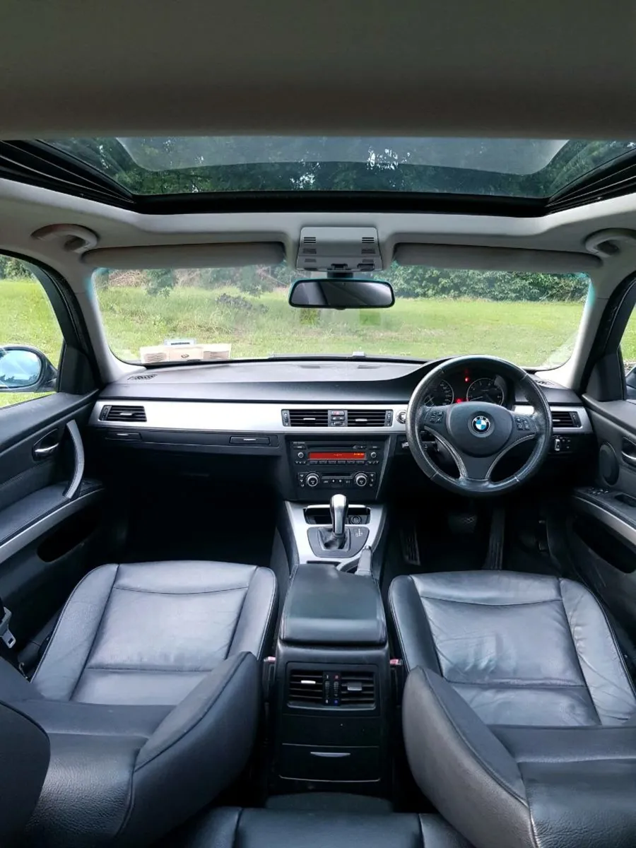 BMW 320 Automatic READ ADD, Low milage, spotless - Image 2
