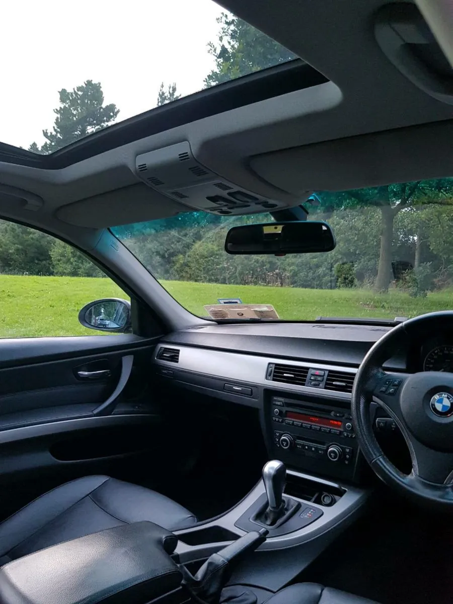 BMW 320 Automatic READ ADD, Low milage, spotless - Image 3