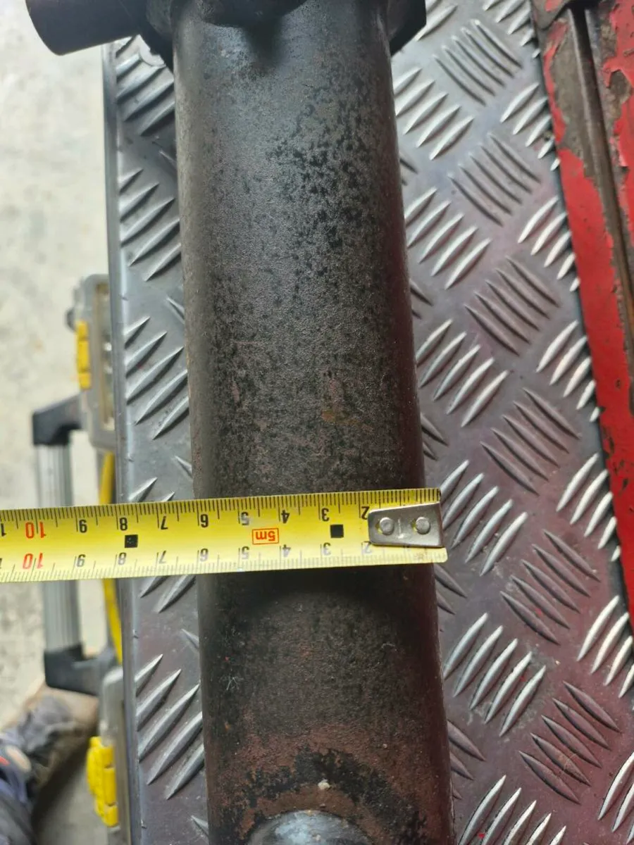 Hydraulic ram - Image 2