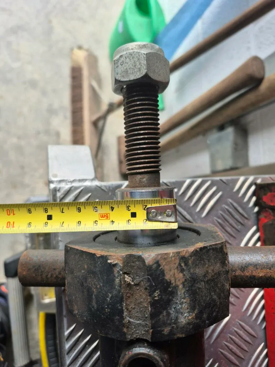 Hydraulic ram - Image 4