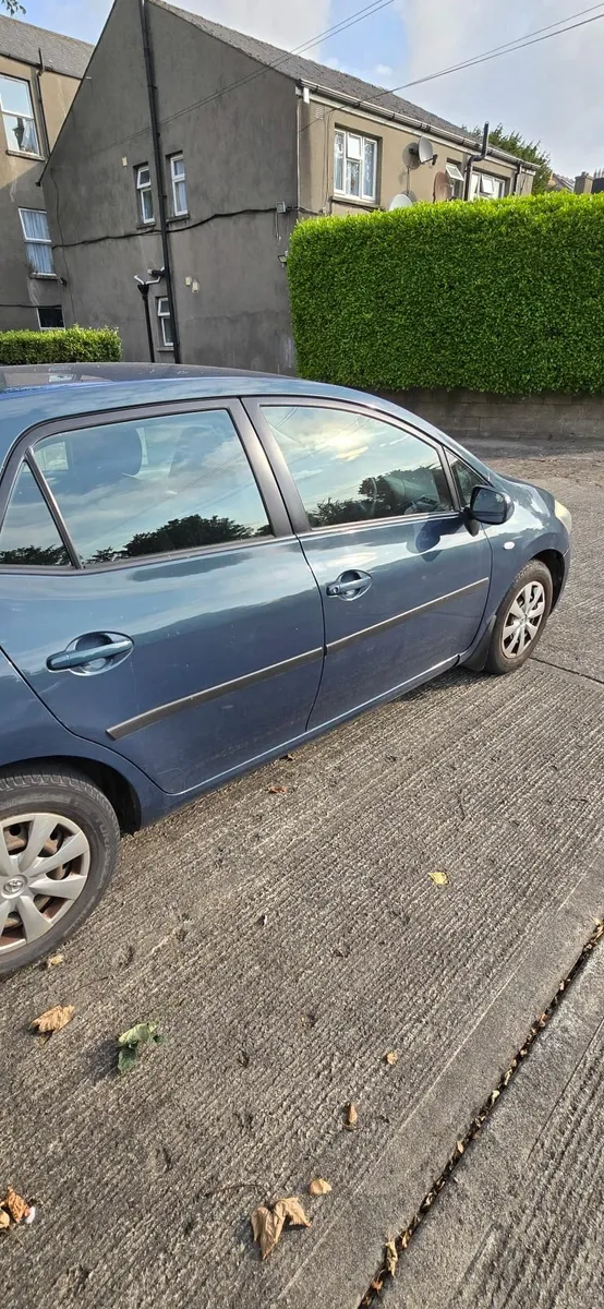 Toyota Auris 2007 - Image 2