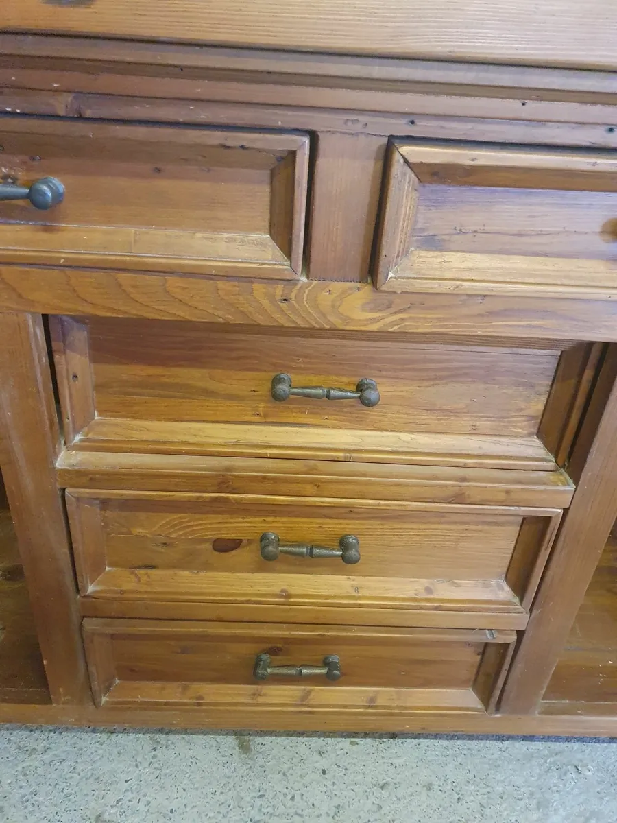 Kitchen Island - Image 3