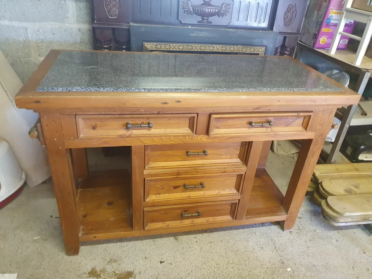 Kitchen Island - Image 1
