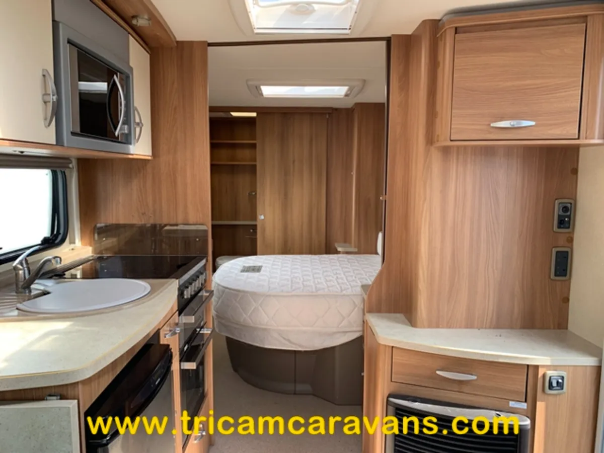 2012 Swift Challenger 580/4 Transverse Island Bed - Image 4