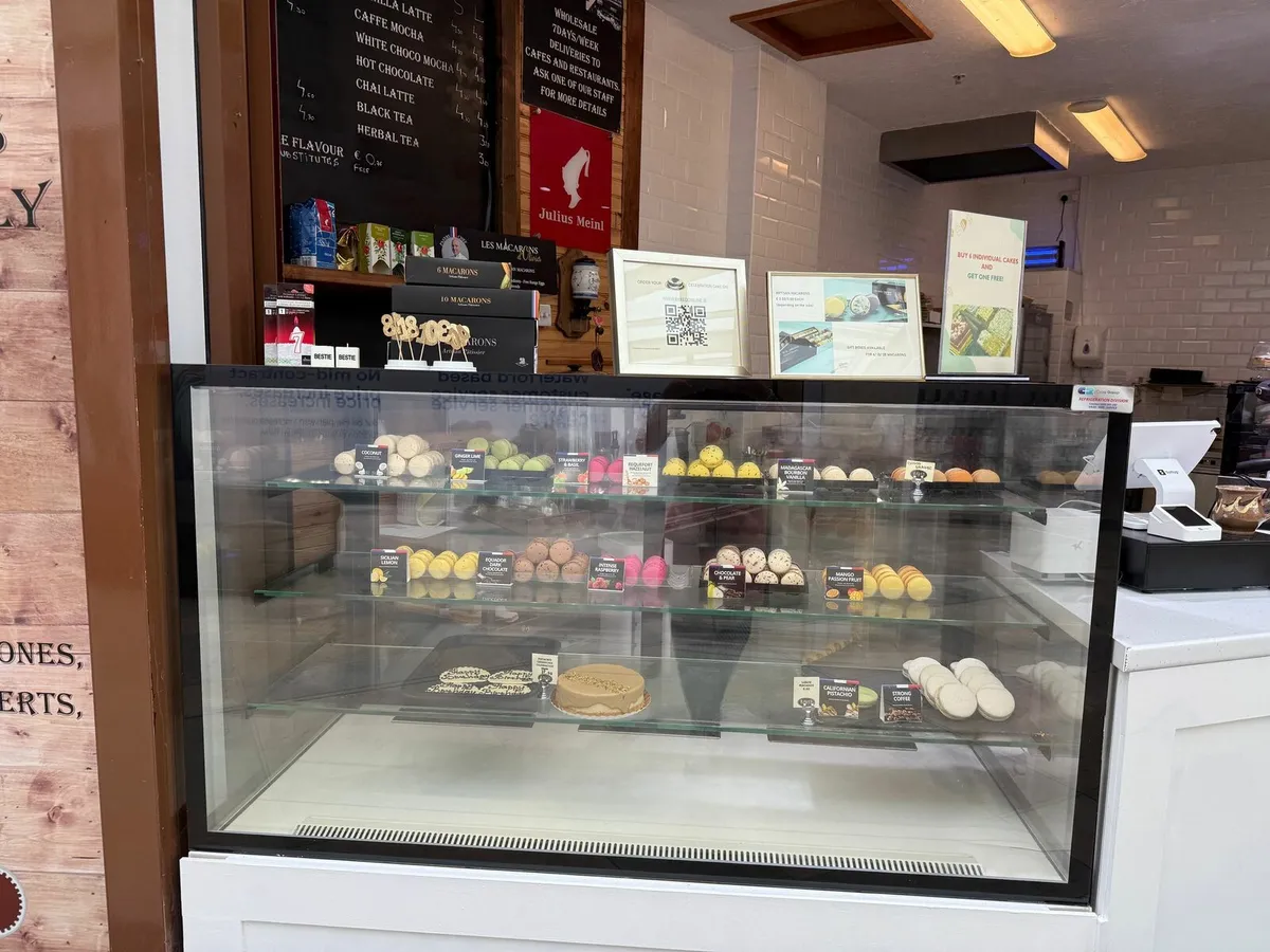 Cakes display fridges - Image 2